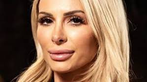 Stacy Hampton's Instagram, Twitter & Facebook