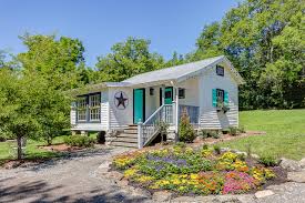 Our custom vacation log homes in western north carolina are an escape into nature and a retreat into vacation luxury.hike, bike or raft the day away in great smoky mountains national park. Pot N Kettle Cottages Franklin Tennessee
