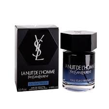 Voici mon test et avis sur le parfum homme « la nuit de l'homme » de yves saint laurent, une fragrance idéale pour les gentlemen moderne qui ensuite, la nuit de l'homme est un parfum sucré. La Nuit De L Homme Eau Electrique Aelia Duty Free