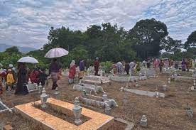 Selebihnya, pintu masjid tertutup rapat. Hambali Abdullah Waktu Afdal Ziarah Kubur