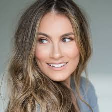 Lisa Ellenburg's Instagram, Twitter & Facebook