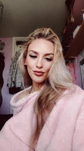 Shannon Detwiler's Instagram, Twitter & Facebook