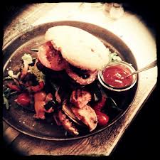Viscvle Deli Bambi Burger Deluxe Rehburger Im Sternanis Stangenpfefferbrotchen Mit Truffelmayo Und Grillgemuse Essen Essen Und Trinken Burger