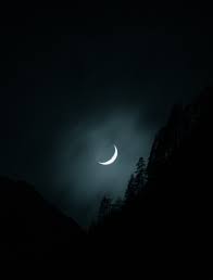 ~ disebabkan benda tajam ~ saluran darah terpotong lurus. Photo Of Moon On A Dark Sky Free Stock Photo