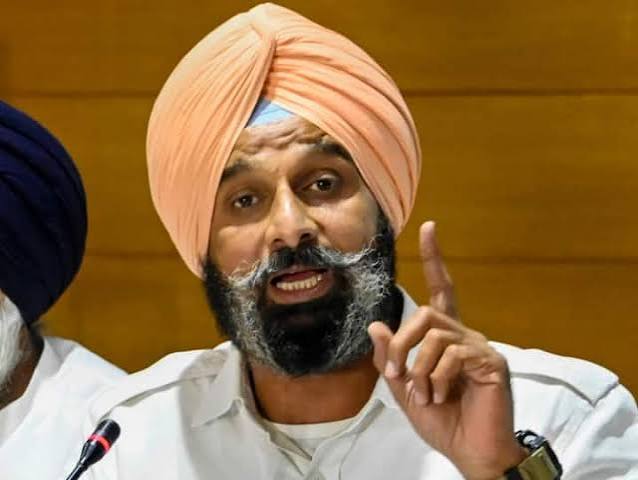 Bikram Majithia responded to Bhagwant Mann challenge, said- 'You may be good in comedy circus, but running the state...' | Punjab Politics: भगवंत मान के चैलेंज का बिक्रम मजीठिया ने दिया जवाब,