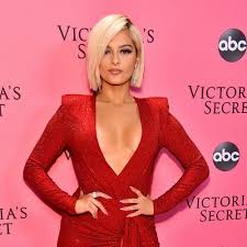 About her is celebrating the official list of 'the most beautiful female singers of 2017' as voted by you. Top 15 Hottest Female Pop Singers Updated 2021 Music Raiser