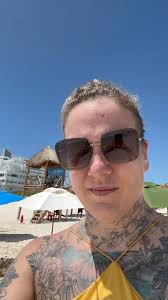 Tu as ta place pour venir me rejoindre ? , Ça va être une folie croyez moi  🤩 je viens de rentrer de voyage et j’ai déjà envie de vous voir ici 🙏,  Entre la plage et les formations