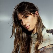 Elisa Jacob's Instagram, Twitter & Facebook