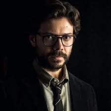 Álvaro morte est un acteur espagnol , né le 23 février 1975 à algésiras.il est principalement connu pour son rôle dans la série télévisée la casa de papel, dans laquelle il incarne el profesor (« le professeur ») 1 aussi appelé sergio marquina. Money Heist 10 Interesting Facts About Alvaro Morte El Professor