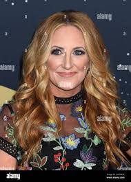 Ann Fullerton's Instagram, Twitter & Facebook