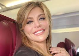 Loredana groza — cred ca esti extrem de delicata 04:02. Foto 4 Loredana Groza Aproape GoalÄƒ Pe Internet Cum S A Fotografiat Solista De 49 De Ani