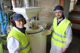 Le Moulin De Vivonne Se Lance Dans La Farine Savoir Terre