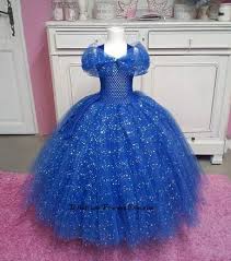 Nous utilisons des cookies et des outils similaires qui sont nécessaires pour vous permettre d'effectuer des achats, pour améliorer votre expérience d'achat et fournir nos services, comme détaillé dans notre avis sur les cookies. Superbe Robe Tutu Avec Bustier Extensible Vendue Avec Les Gants Et Couronne Tulle Bleu Et Ble Robes Tutu Robes Tutu De Princesse Tuto Couture Robe Princesse