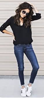 Nice 37 Casual Outfits With Jeans And Sneaker From Https Www Fashionetter Com 2017 06 16 Casual Outfits For Moms Casual Style Outfits Popular Spring Outfits