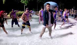 Justin bieber/you know i'm gonna hit 'em with the ether/buns out, wiener/but i gotta keep an eye out for selener. jason lipshutz noted the rhyme between wiener and her given name. I Gotta Keep An Eye Out For Selena Nicki Minaj Flirts With A Gyrating Justin Bieber As The Pair Get Wet And Wild In His New Music Video Beauty And A Beat