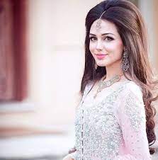 Hairstyles For Indian Wedding 20 Showy Bridal Hairstyles The Right Hairstyles For You Indian Wedding Hairstyles Indian Hairstyles Pakistani Bridal Makeup