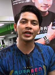 Bahkan selebriti ini mengakui dia tidak pernah sama sekali terlintas langsung di fikirannya untuk meninggalkan isteri dan mencari orang. Izzue Islam Wikipedia Bahasa Melayu Ensiklopedia Bebas
