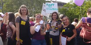 Nicht zuletzt für die frauen in den sogenannten frauenbranchen kinderbetreuung, pflege und reinigung braucht es konkrete der frauenstreik ist erst der anfang. Schweiz Frauenstreik 2019 Ein Historisches Ereignis Amnesty Ch