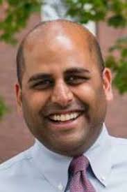 Hartford's Shawn Wooden wins Dem state treasurer endorsement