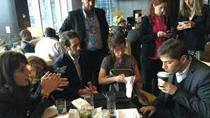 Lo máximo que tuvo fue un café, que en 2001 lo tuvo que cerrar porque quebró. Kicillof Admitio La Tension Con Scioli Por La Norma De La Cnv