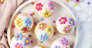 die saftigsten fanta muffins mit smarties blumen rezept in 2021 tassenrezepte schokoladen zitate muffins