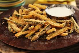 Essayez Cette Variante De Frites Croustillantes A Souhait Et Sans Degat Il Vous Faudra Des Courgettes De La Panure In 2020 Parmesan Zucchini Zucchini Sticks Cooking