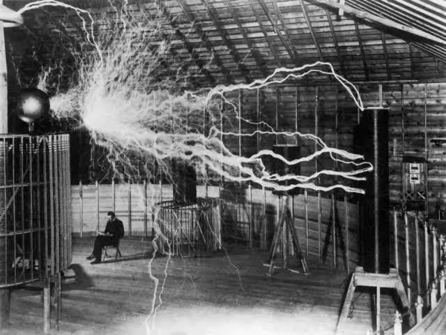 80e anniversaire de Nikola Tesla : Comment l'homme qui a inventé le futur a  rendu nos vies plus faciles - BBC News Afrique