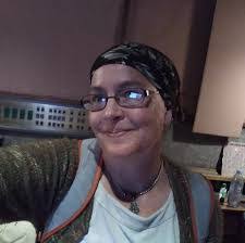 Sarah Huxtable's Instagram, Twitter & Facebook