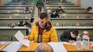 Durante la noche de este sábado, las autoridades de la universidad de chile y de la pontificia universidad católica (puc) informaron la suspensión de sus clases presenciales. Las Universidades Vuelven A Clases Presenciales De Primero El Lunes