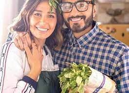 أبدت الفنانة منة فضالي رأيها في الفنانة حلا شيحة بعد الجدل الذي أثير اليوم حول مشاهدها في كليب غنائي من فيلم مش أنا مع المطرب تامر حسني حيث قالت إنها لا يصح أن ترتدي حجاب ثم تقوم بخلعه وضد المرأة التي. Wgqdqflfl02hxm