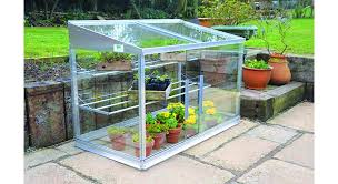 En effet, la serre de jardin est conçue spécialement pour permettre aux plantes de grandir de façon optimale, de nous vous proposons un large panel de modèles à l'achat : Serres De Jardin Photos Mon Jardin Ma Maison