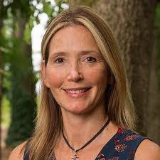 Kim Wainwright's Instagram, Twitter & Facebook