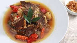 Semur daging berkuah sudah siap disajikan selagi hangat. Aneka Olahan Daging Sapi Berkuah Resep Soto Sop Hingga Gulai