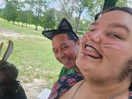 Bruce's Humble Personality in a Photo Opportunity