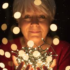 J'aime faire de la photo. J'en fais dans mes temps libres, et mes temps  libres, je les passe habituellement avec ma conjointe. Elle devient alors,  par defaut, ma seule modèle 🤷‍♂️ Y'a