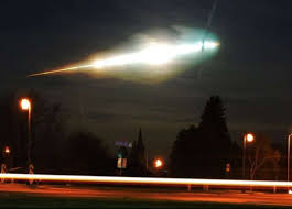 en vidéo 5 questions sur les météorites elles auraient causé la disparition des dinosaures . Buzz Probable Explosion D Une Meteorite Au Dessus De La Bretagne