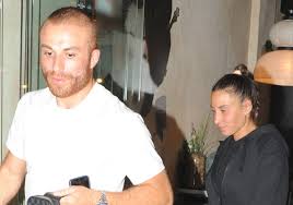 Yıldız futbolcu gökhan töre gazetecilerin buket hanım, instagram'da soyadını 'töre' olarak değiştirdi. Gokhan Tore Cok Mutluyuz Magazin Haberleri Fiskos Haberleri