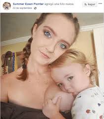 Médicos advierten a mamá que deje de amamantar a bebé de 18 meses, pero se  niega a escuchar