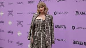 May 11, 2021 by don braun |leave a comment. Taylor Swift Wears Crop Top Look At Brit Awards In 2021