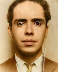 El19 de julio, pero de 1936, muere en el asalto a la Telefónica de  Barcelona el anarquista mexicano Enrique Obregón Blanco. Era oriundo de  Veracruz, donde había nacido en el año 1900.