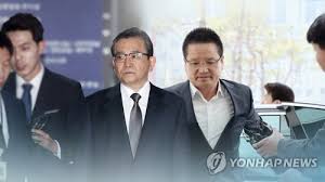 Apr 12, 2019 · 12일 ytn이 일명 '김학의 동영상'이라고 불리는 동영상의 원본 일부를 공개한 가운데 건설업체 대표 윤중천 씨와 김학의 전 차관, 두 사람의 진짜 관계에도 시선이 쏠리고 있다. ìœ¤ì¤'ì²œ ì§„ìˆ  ë²ˆë³µ ê²°ì •íƒ€ ê¹€í•™ì˜ ì‹œíš¨ ë²½ ê·¹ë³µ ë…¼ë¦¬ ì™€ë¥´ë¥´ í•œê²½ë‹·ì»´