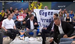 Doch wonti nahms mit humor. Sport1 Doppelpass Fans Sturmen Sendung Und Werfen Geldscheine Express De