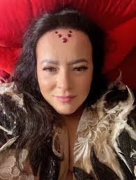 Kochane❣️ Poszukuję przestrzeni na warsztaty dla ok 12 par na walentynkowy  weekend. Sala 80-100mkw z ciepłą (drewniana lub panele) podłogą. Polećcie  coś 🙏