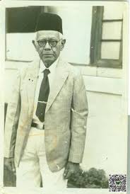 Abdul Muis lahir di Padang tahun 1890, Pemimpin Sarekat Islam (1920 – 1923)  sebagai pengarang roman terkenal Salah Asuhan - Sistem Informasi Kearsipan  Nasional - Dinas Kearsipan dan Perpustakaan Provinsi Sumatera Barat