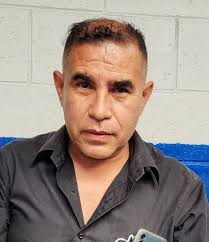 🚨La PNC capturó en el km 39 de la carretera de San Juan Opico, a Jorge  Zabaleta Morales, por los delitos de conducción peligrosa y portación  ilegal de arma de fuego. Se