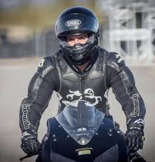 Soucieux de votre confort et sécurité, achetez tous les articles du motard: Le Motard Cuir Et Sa Moto