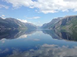 Otra renner gjennom dalen mellom fjellene. Lysebotn Touristeninformation Tourist Information Lysebotn Norway