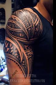 40 Schulter Tattoo Ideen Fur Manner Und Frauen Berlinroots Maori Tattoo Mens Shoulder Tattoo Shoulder Tattoo