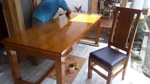 Kursi tamu jati terbuat dari material utama kayu jati yang tidak perlu diragukan lagi kualitasnya, selain sifatnya yang kuat dan tahan banting, kursi kayu jati juga memiliki banyak kelebihan jika dibanding jenis kursi kayu lainnya. Harga Borongan Jasa Politur Per Meter Seputar Mebel