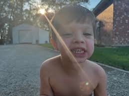 Thirty two weeks with baby major number ✌🏻